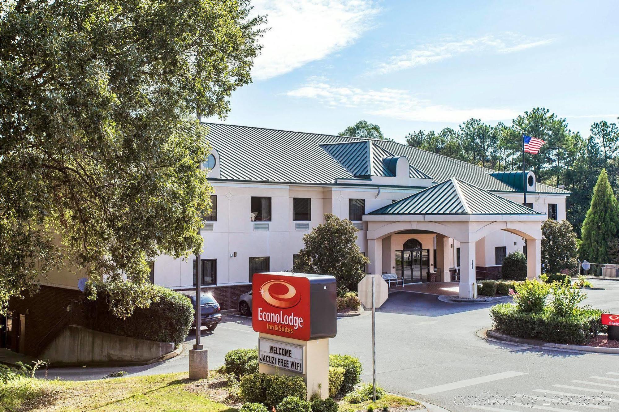 Econo Lodge Inn & Suites Marietta Exterior photo