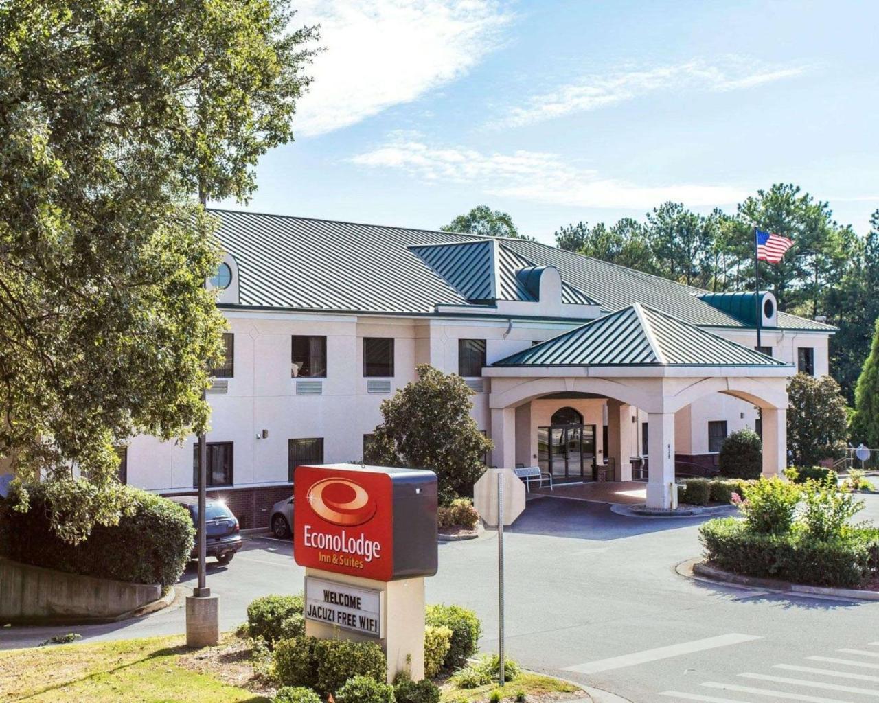 Econo Lodge Inn & Suites Marietta Exterior photo